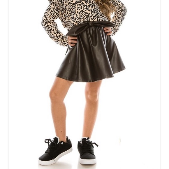 🌸NWOT🌸 Front Bow Faux Leather Skater Skirt - Picture 4 of 4